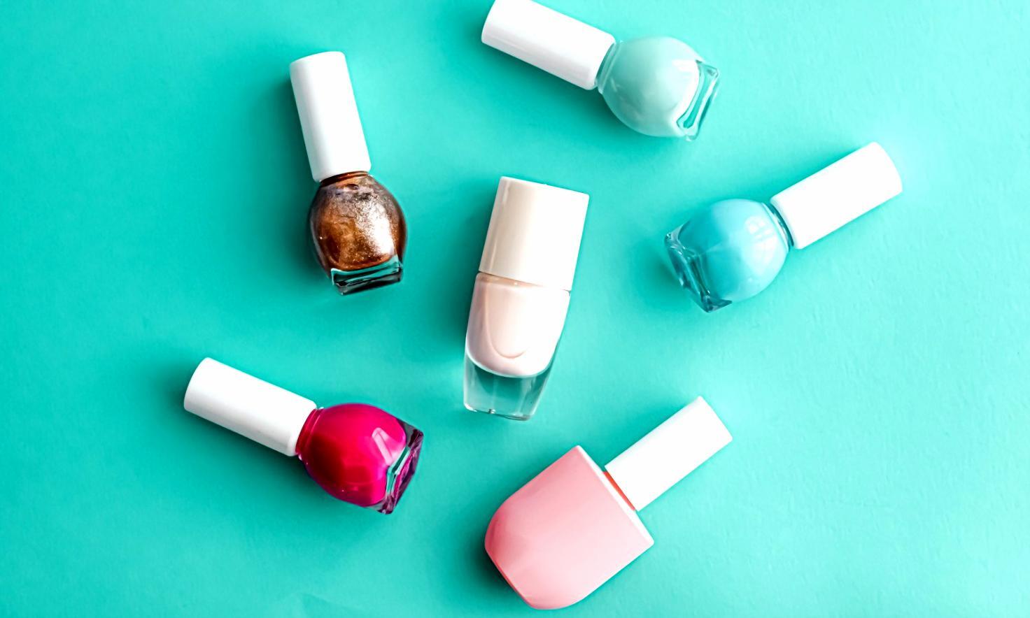 Verschiedene Nagelformen und Designtechniken in der Praxis